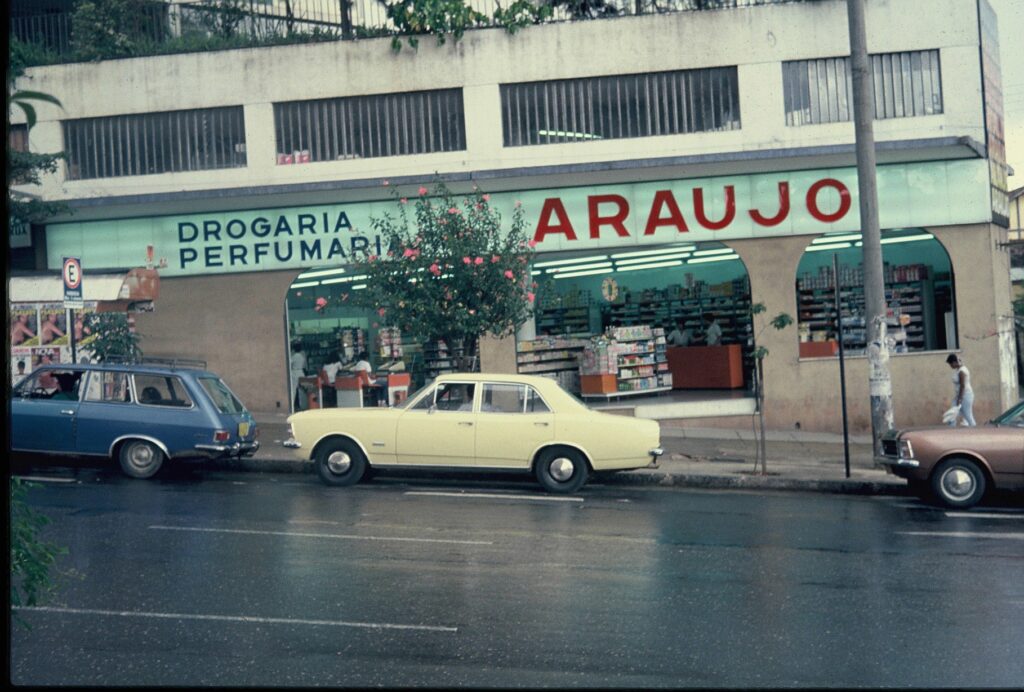 fachada loja Drogaria Araujo antiga